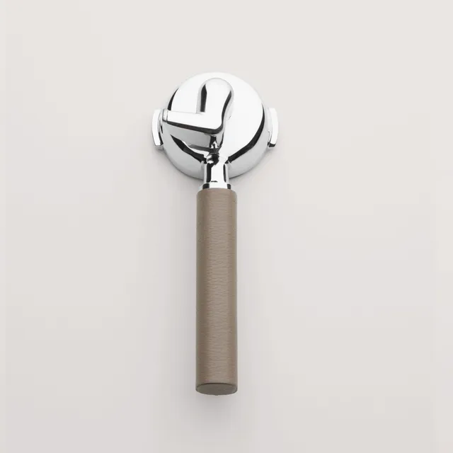 ligre-einer-siebtr-ger-leder-elephant-grey image 1