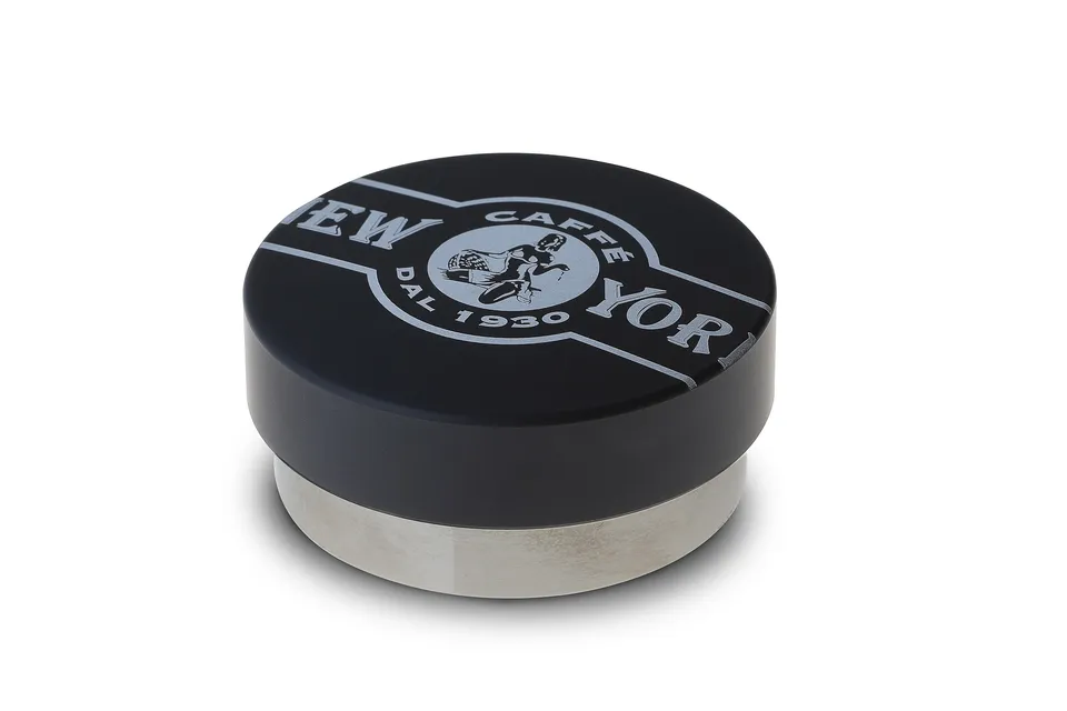 motta-kaffee-tamper-58mm-mit-caff-new-york-logo image 1