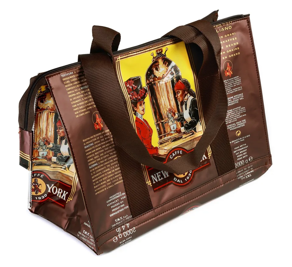 caff-new-york-kaffeetasche-aus-bohnenverpackung-braune-henkel image 1